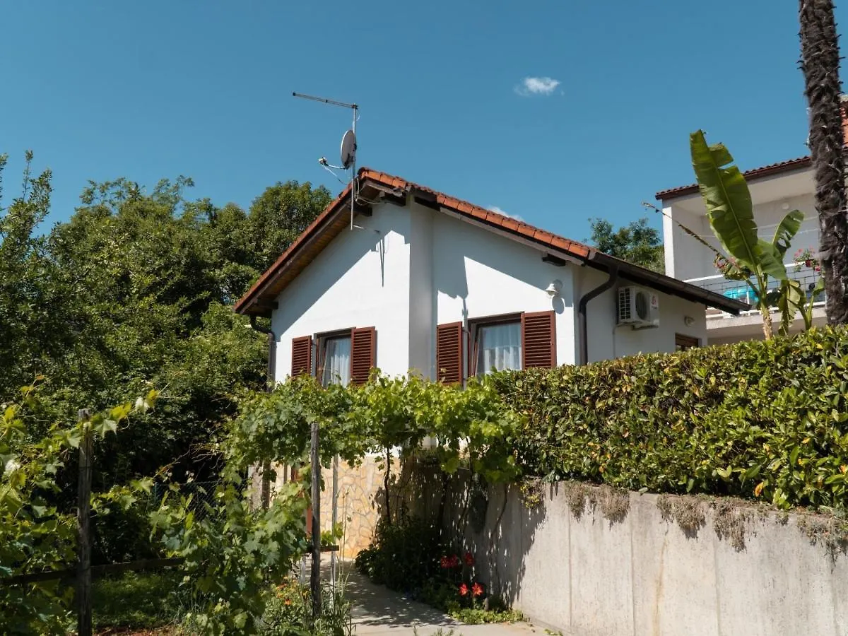 Apartment Knezevic With Pool Ловран
